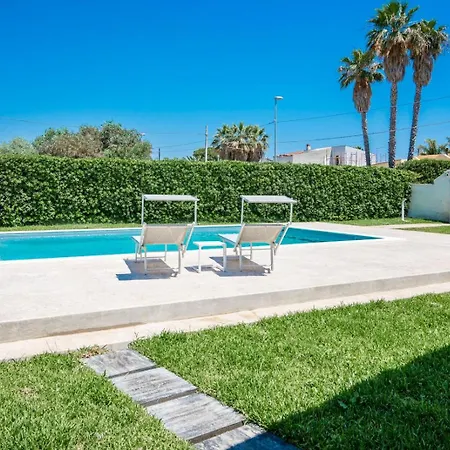 Holiday home Fuer 10 Personen An Der Kueste Siziliens
