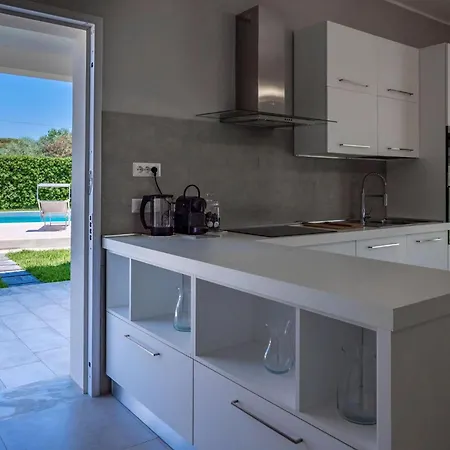 Fuer 10 Personen An Der Kueste Siziliens Holiday home